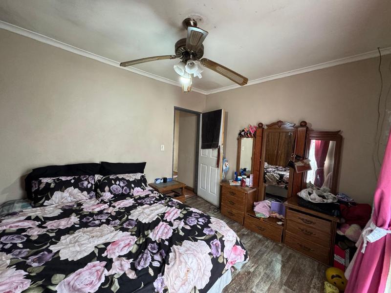 7 Bedroom Property for Sale in Grassy Park Western Cape